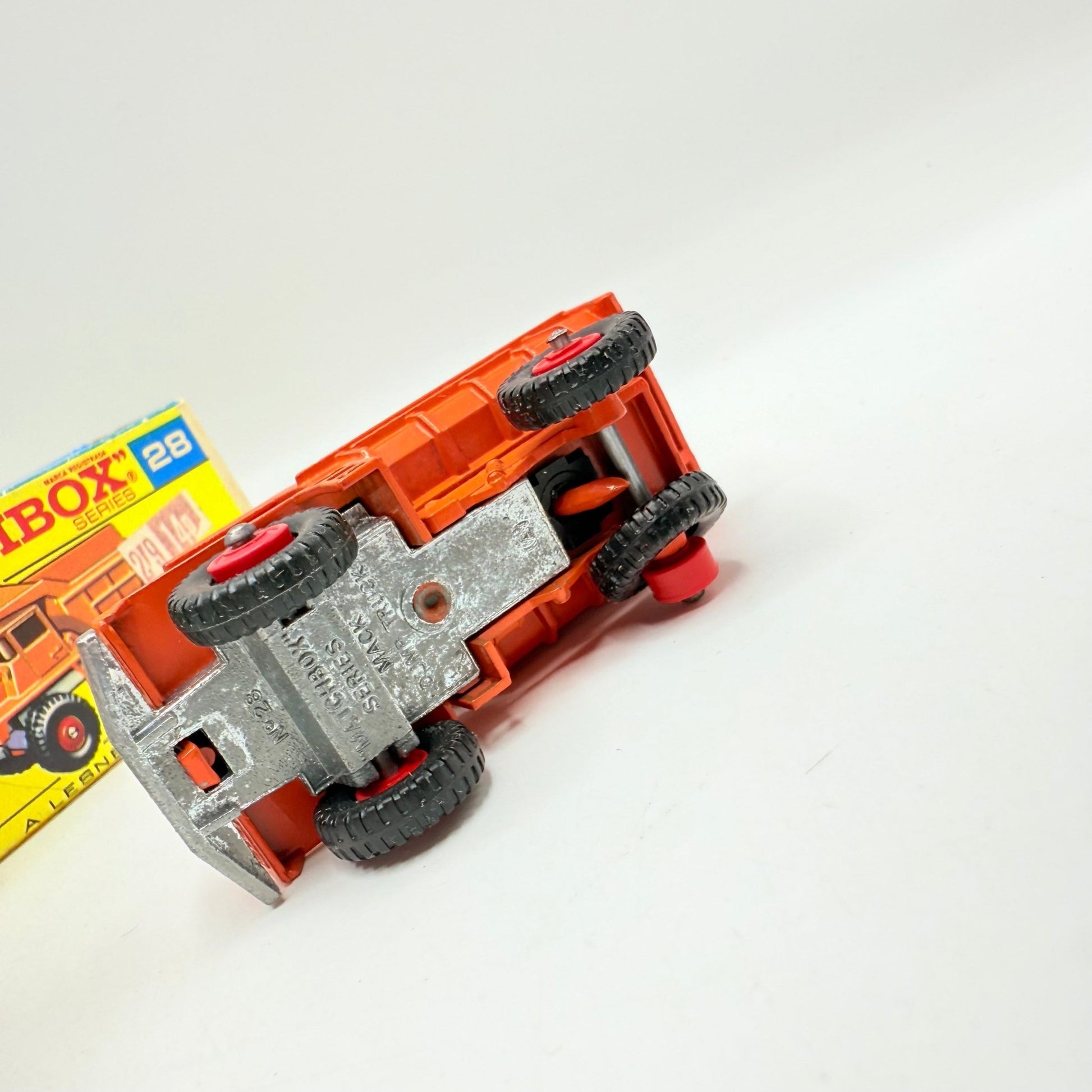Matchbox Lesney 28d Mack Dump Truck With Red Hubs F Box - Magic Matchbox