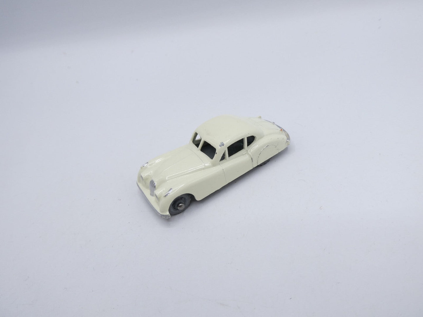 Matchbox Lesney 32a Jaguar XK140 Off white MW - Magic Matchbox