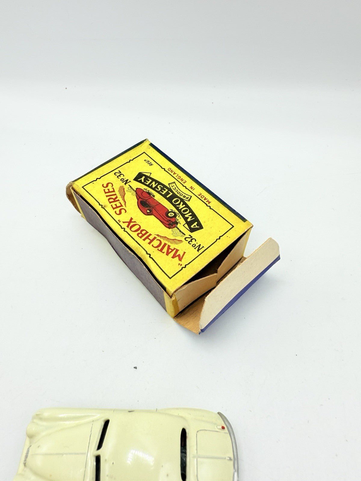 Matchbox Lesney 32a Jaguar XK140 white MW - Magic Matchbox
