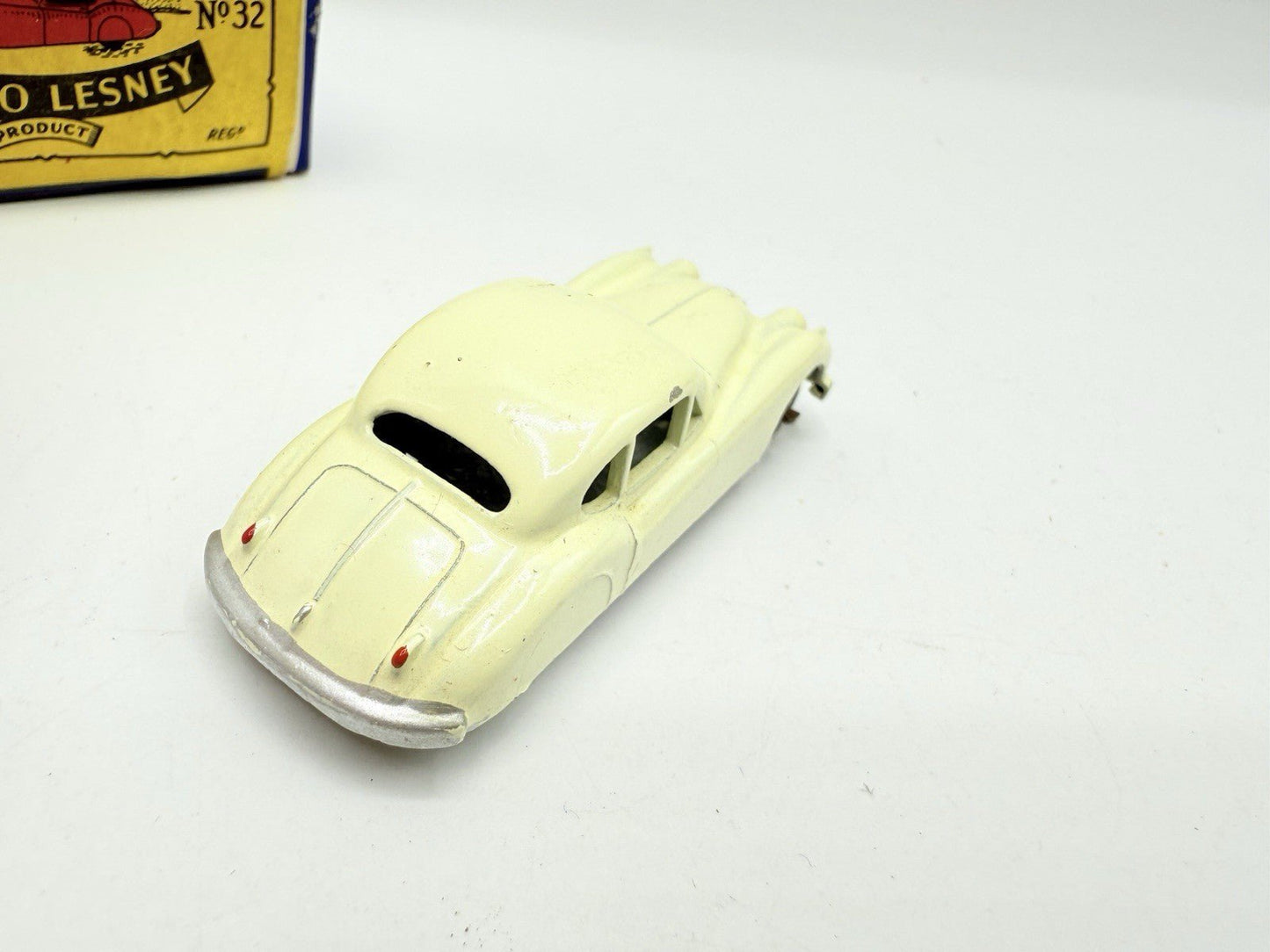 Matchbox Lesney 32a Jaguar XK140 white MW - Magic Matchbox