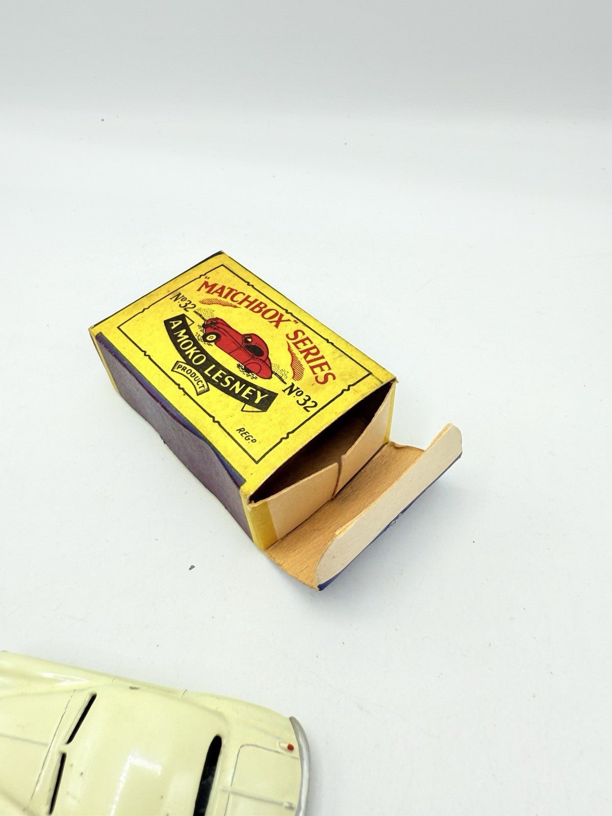 Matchbox Lesney 32a Jaguar XK140 white MW - Magic Matchbox