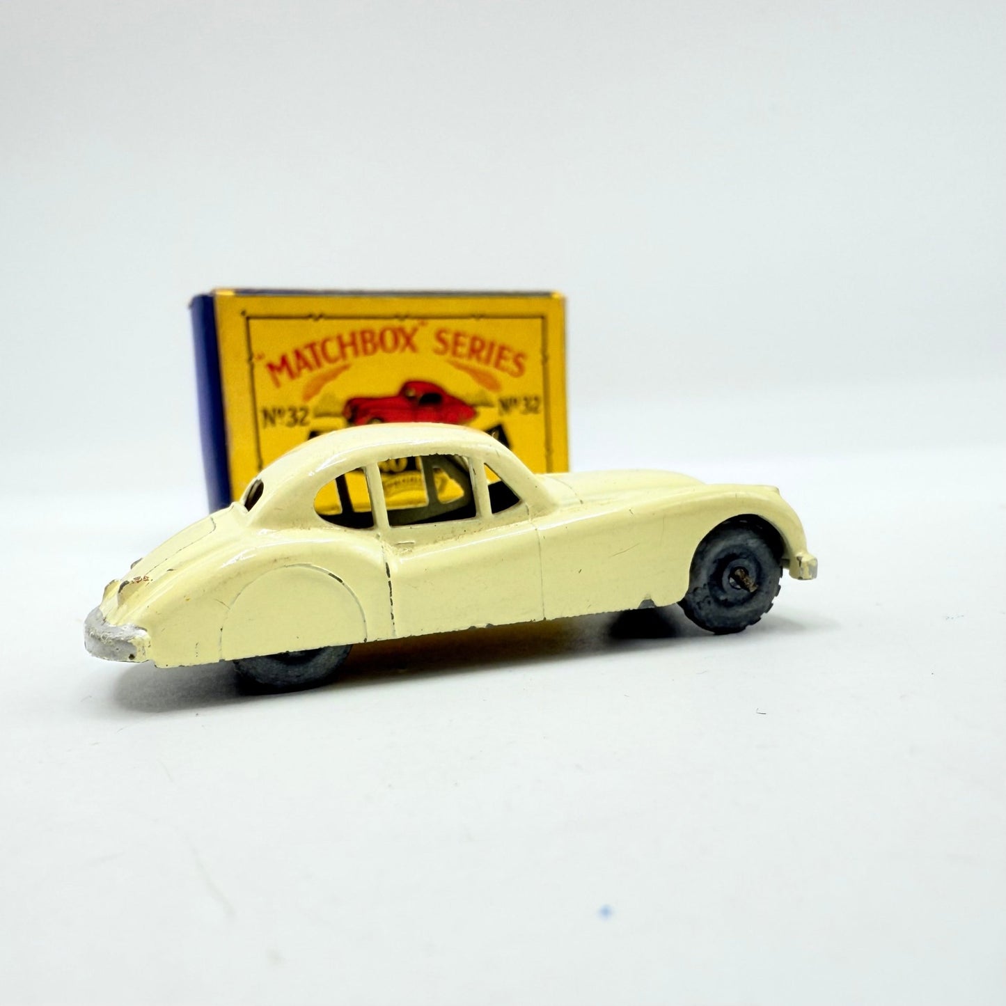Matchbox Lesney 32a Jaguar XK140 white MW - Magic Matchbox