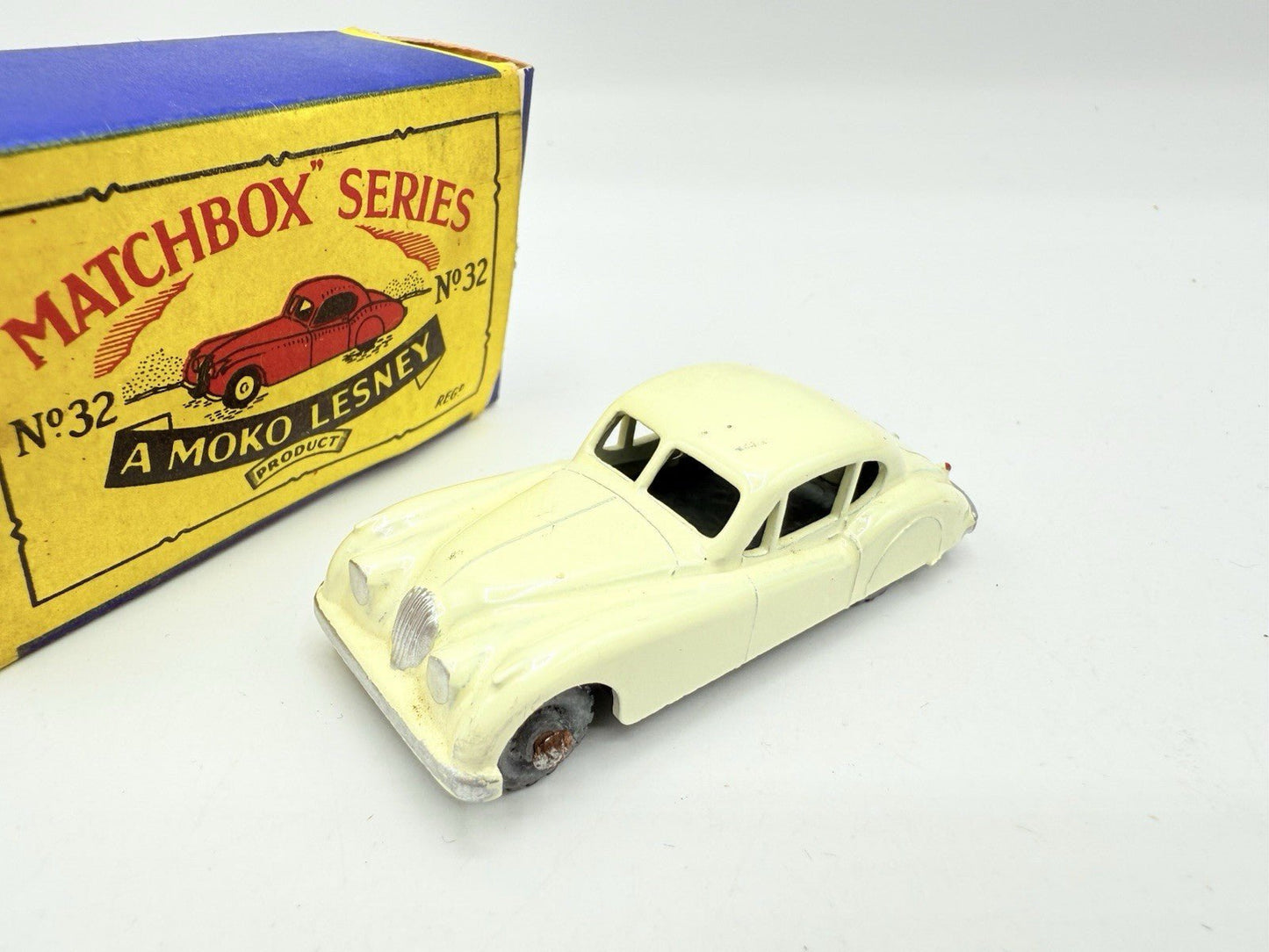 Matchbox Lesney 32a Jaguar XK140 white MW - Magic Matchbox
