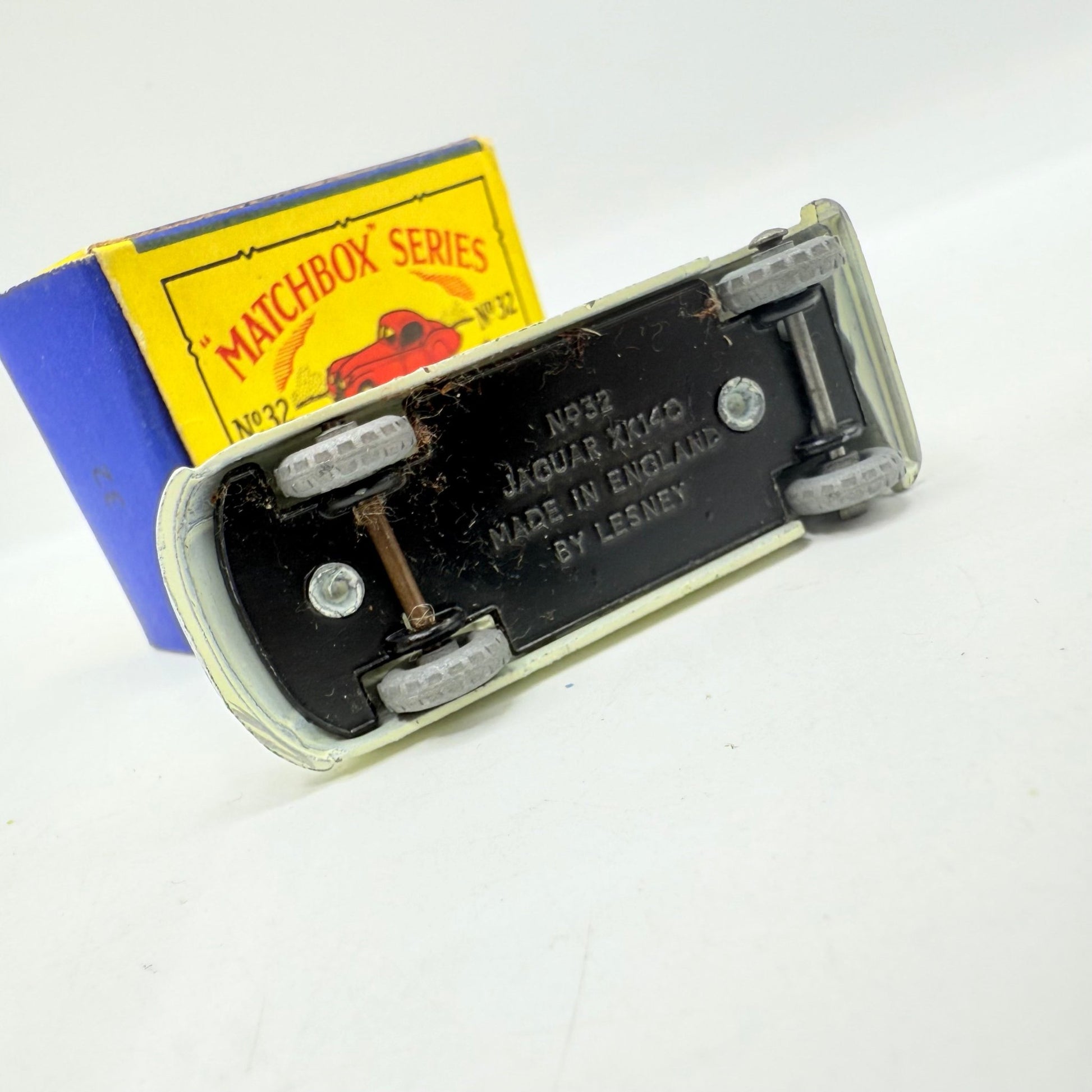 Matchbox Lesney 32a Jaguar XK140 white MW - Magic Matchbox