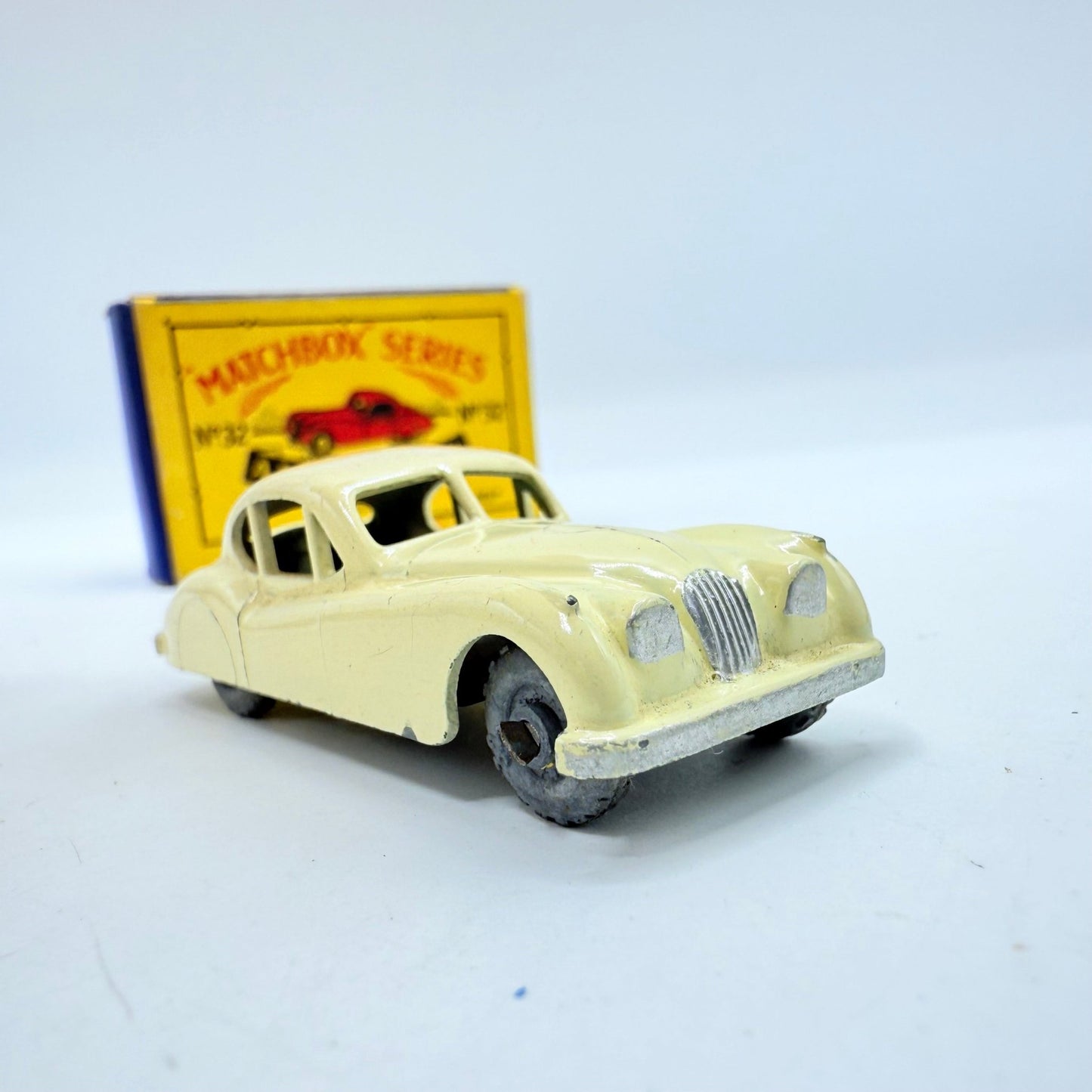 Matchbox Lesney 32a Jaguar XK140 white MW - Magic Matchbox