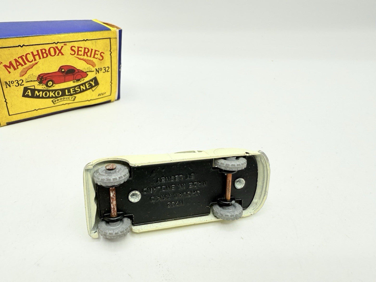 Matchbox Lesney 32a Jaguar XK140 white MW - Magic Matchbox