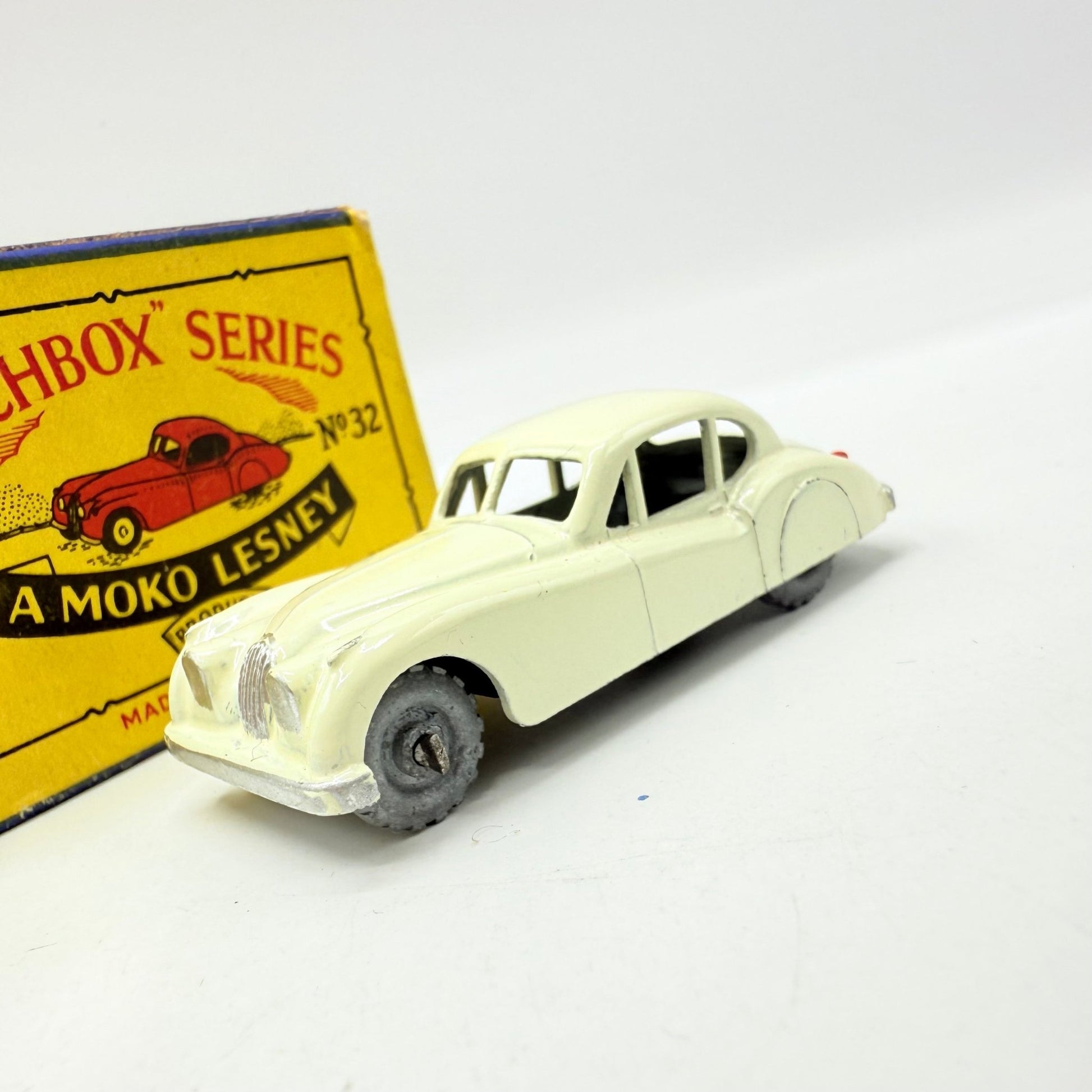 Matchbox Lesney 32a Jaguar XK140 white MW - Magic Matchbox