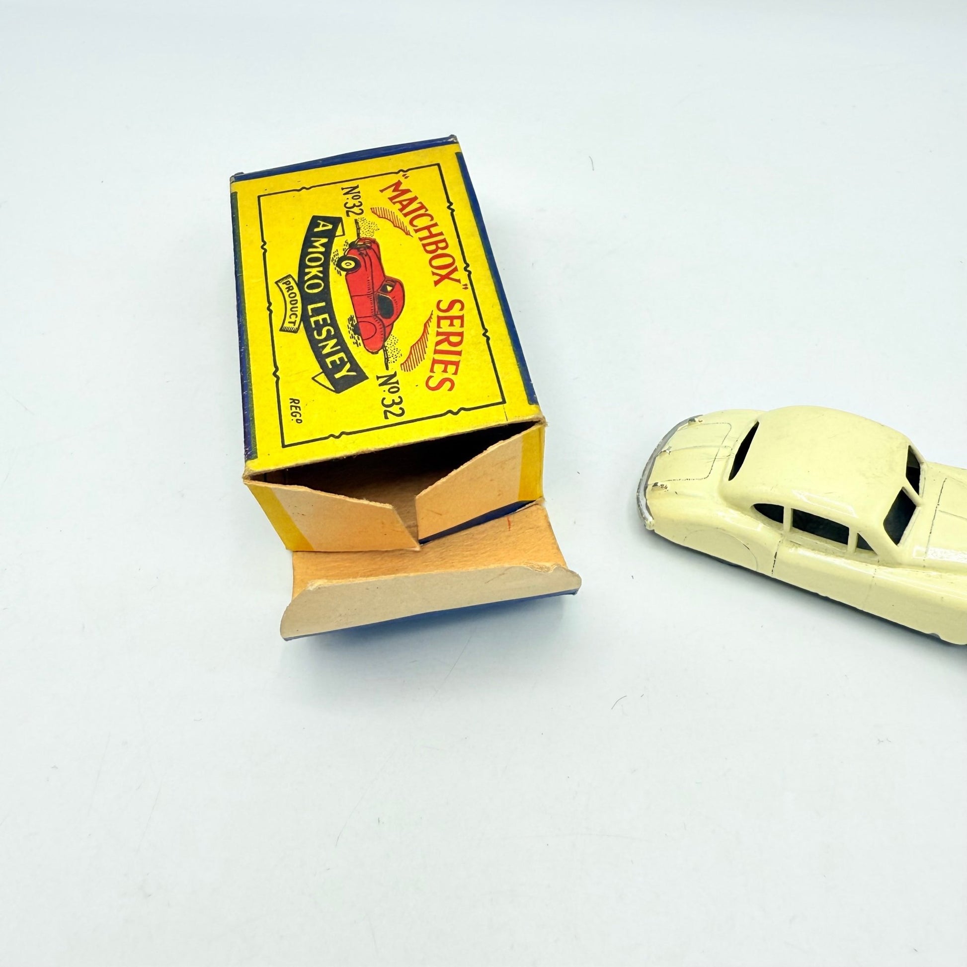 Matchbox Lesney 32a Jaguar XK140 white MW - Magic Matchbox