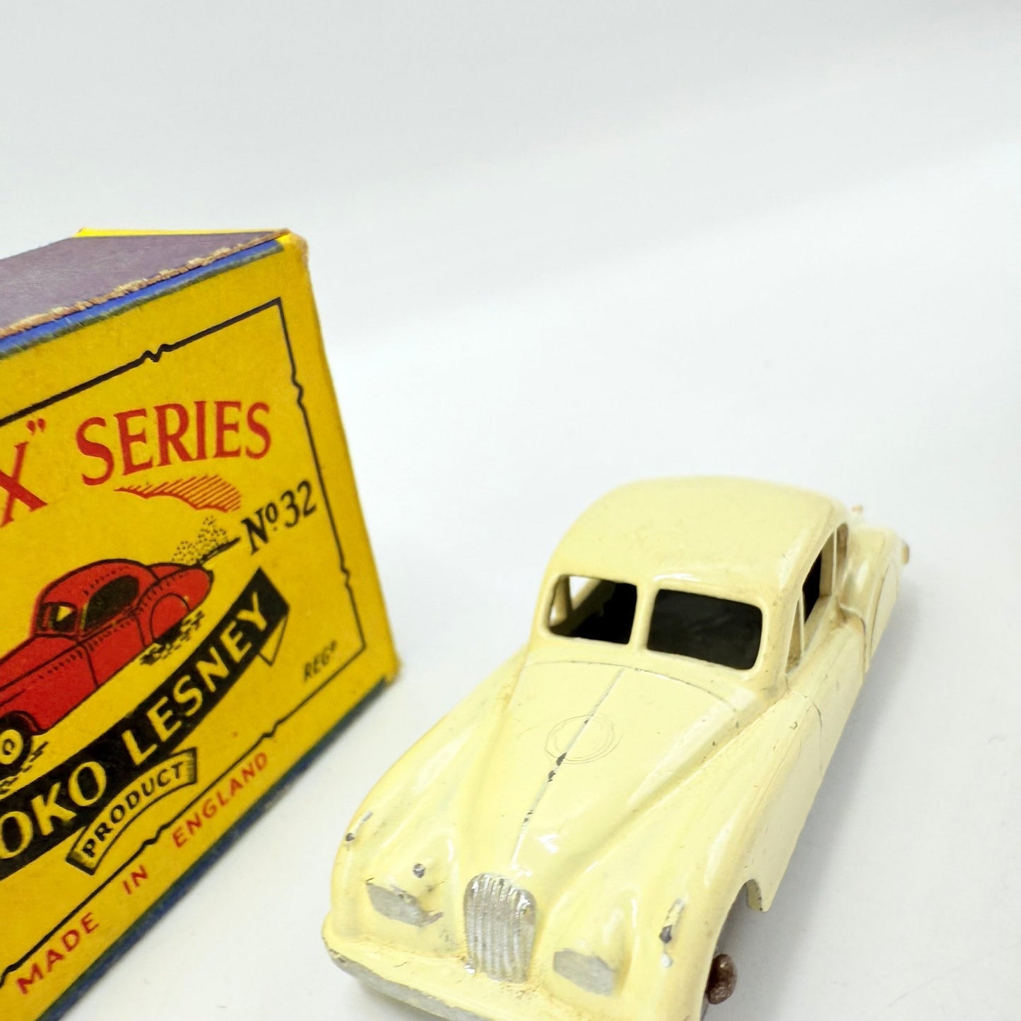 Matchbox Lesney 32a Jaguar XK140 white MW - Magic Matchbox