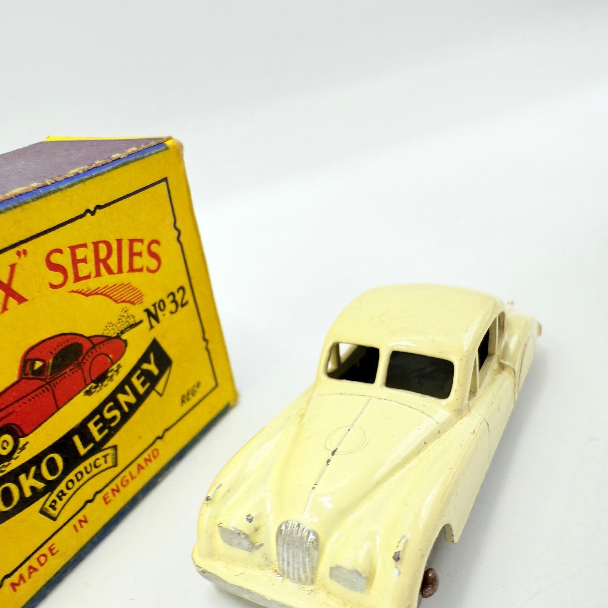 Matchbox Lesney 32a Jaguar XK140 white MW - Magic Matchbox