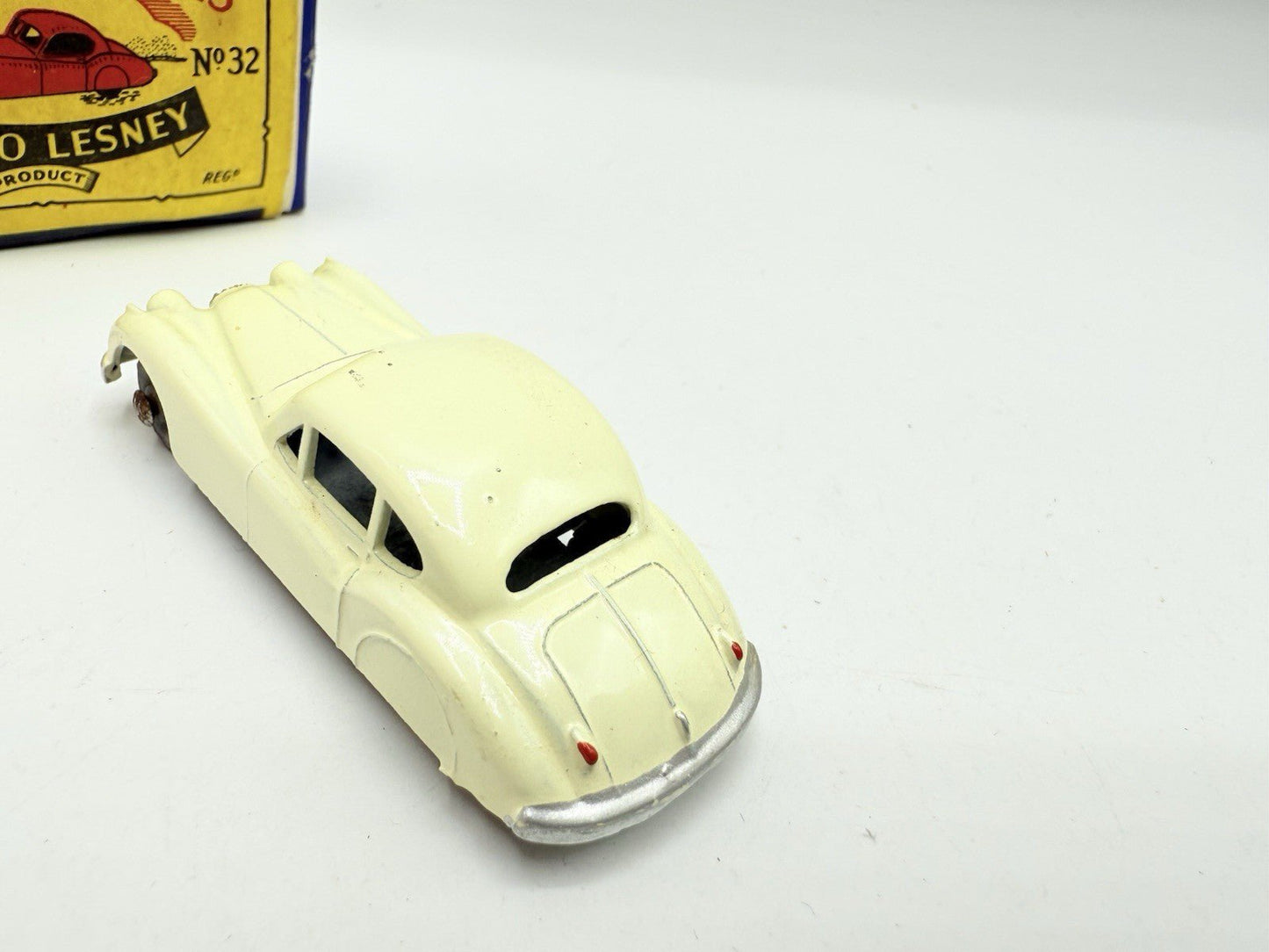 Matchbox Lesney 32a Jaguar XK140 white MW - Magic Matchbox