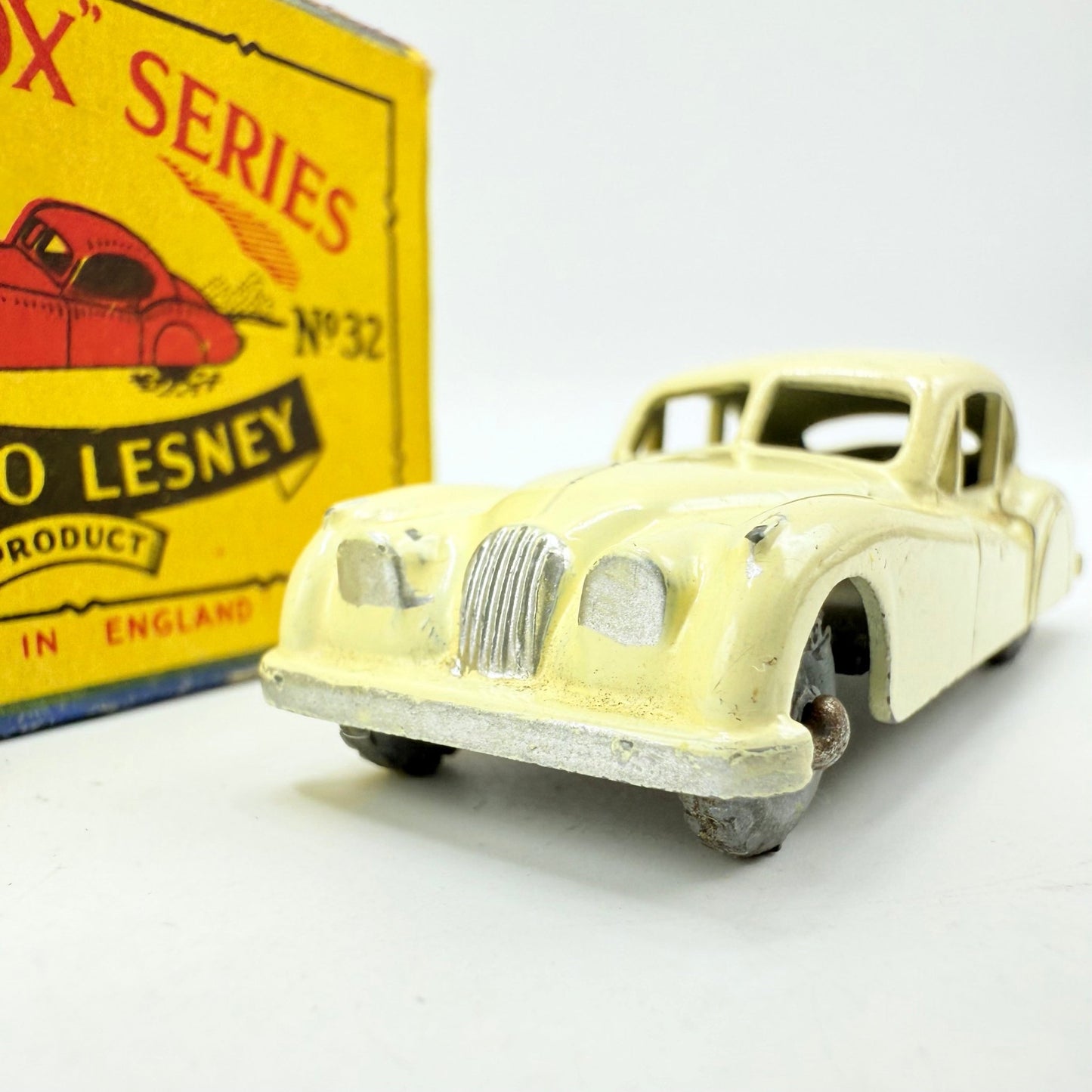 Matchbox Lesney 32a Jaguar XK140 white MW - Magic Matchbox