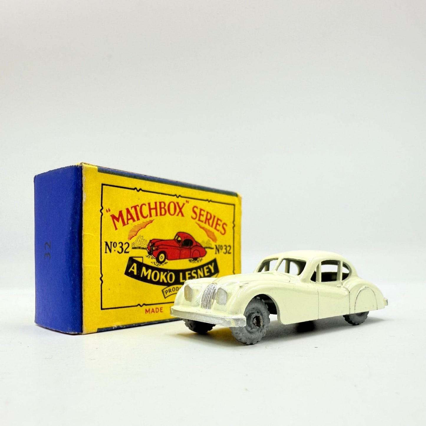 Matchbox Lesney 32a Jaguar XK140 white MW - Magic Matchbox