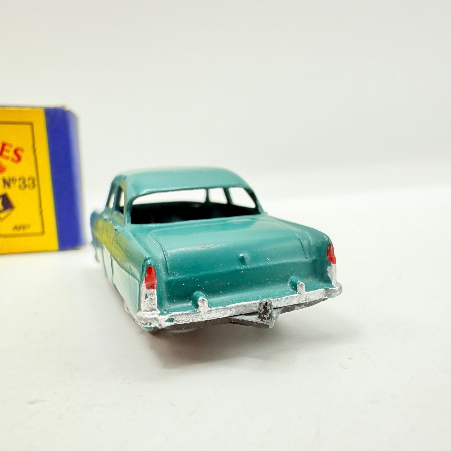 Matchbox Lesney 33a Ford Zodiac MATT PAINT Dark Green MW - Magic Matchbox