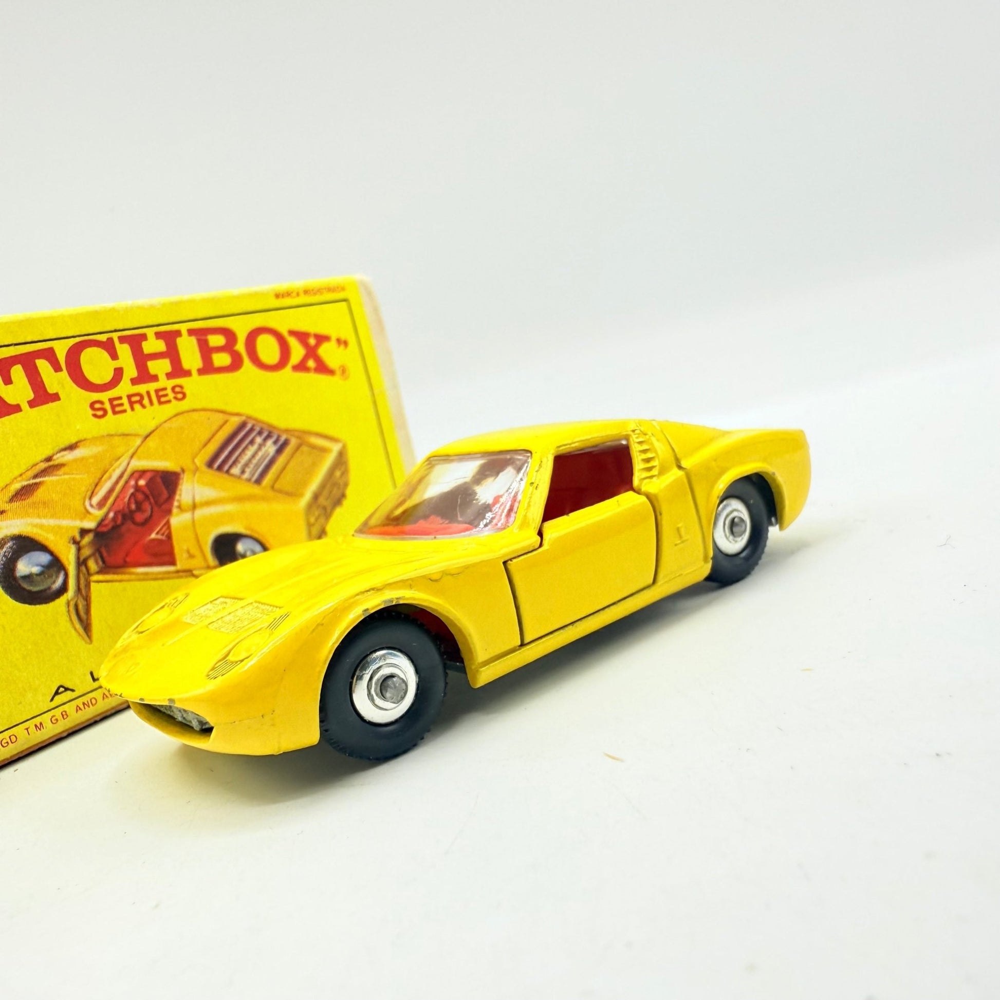Matchbox Lesney 33c Lamborghini Miura Yellow & Red Interior - Magic Matchbox
