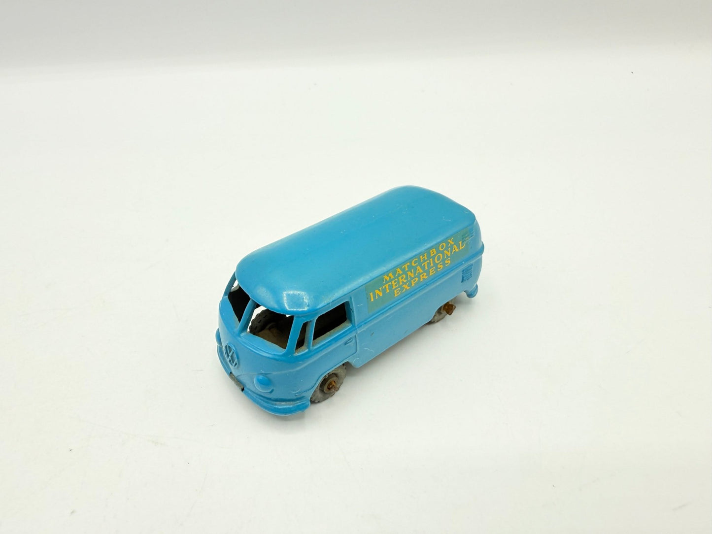 Matchbox Lesney 34a Volkswagen Split Screen Microvan with No silver trim - Magic Matchbox