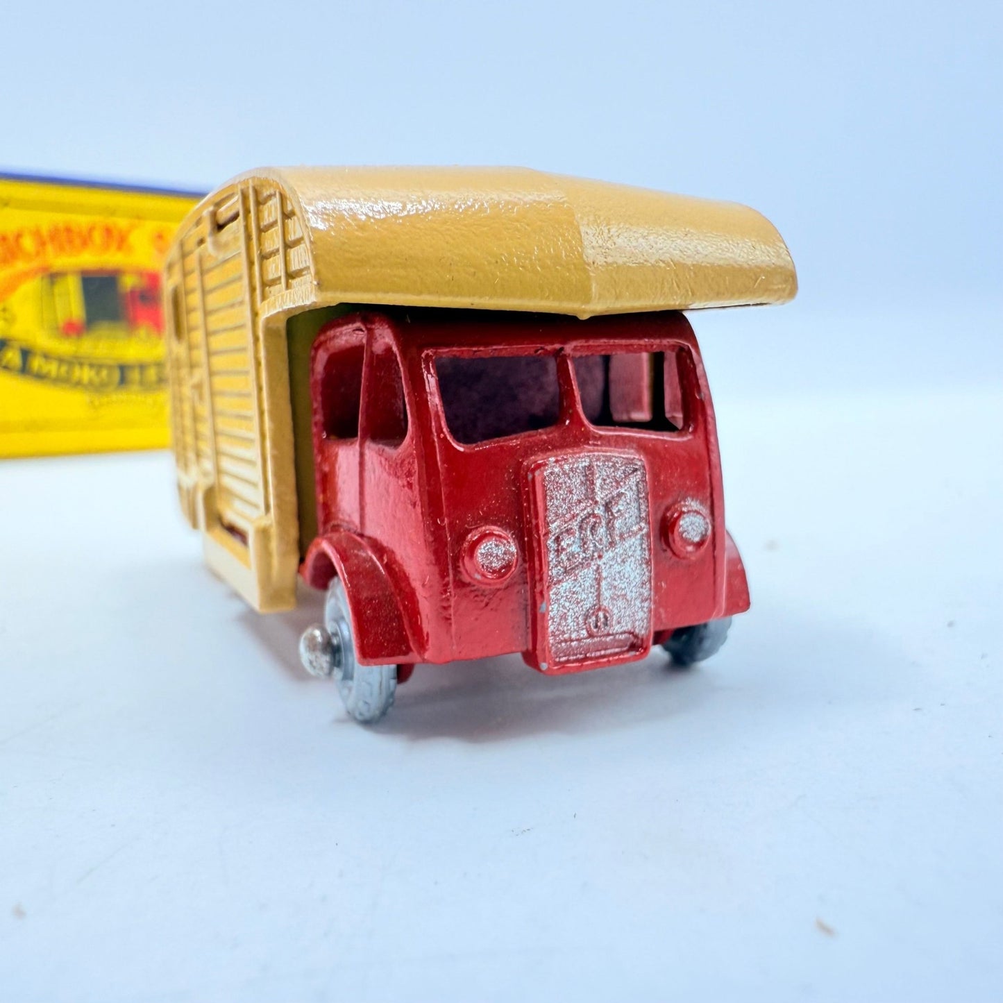 Matchbox Lesney 35a ERF Horse box with RARE SPW - Magic Matchbox
