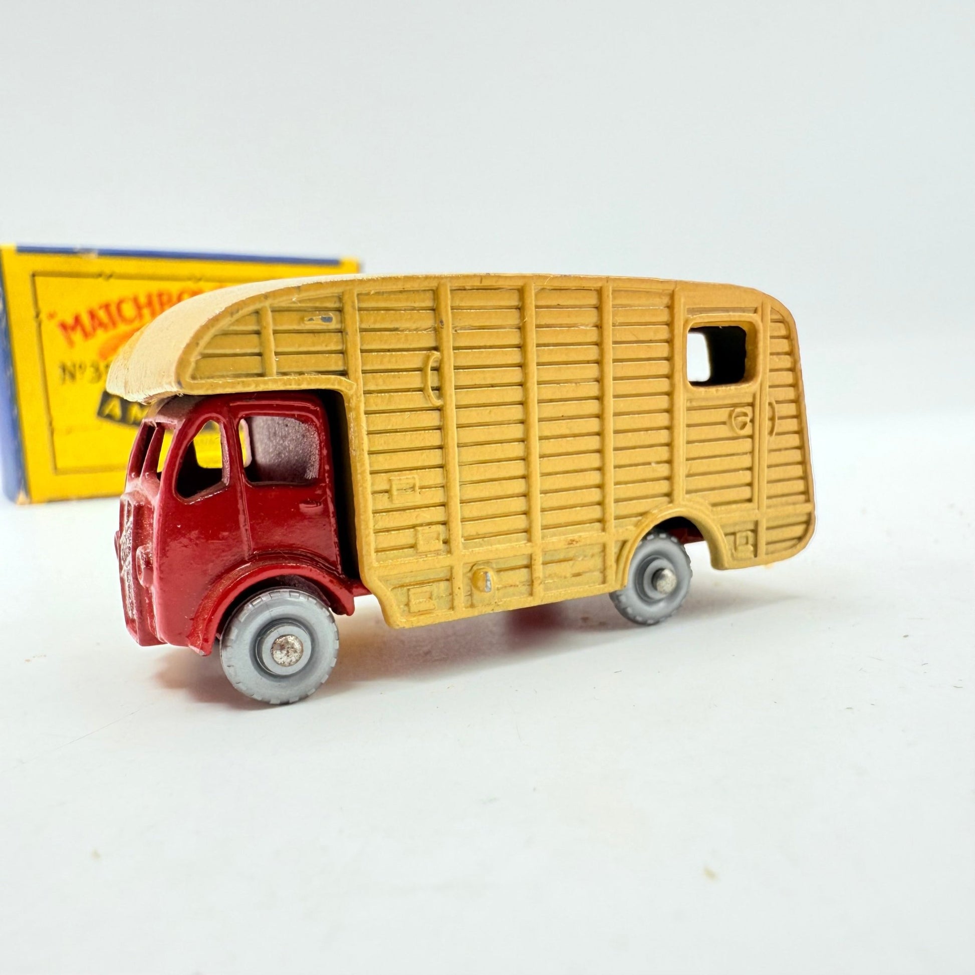 Matchbox Lesney 35a ERF Horse box with RARE SPW - Magic Matchbox