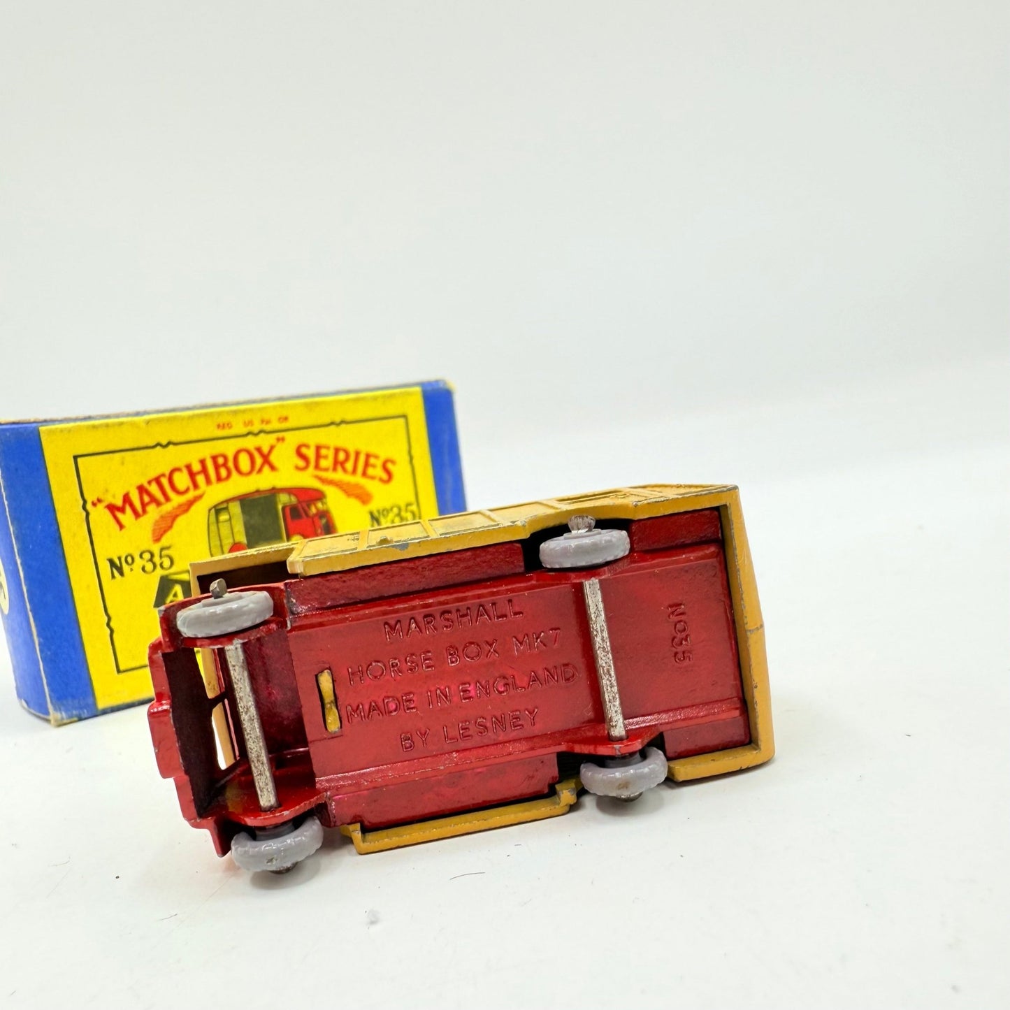 Matchbox Lesney 35a ERF Horsebox GPW - Magic Matchbox