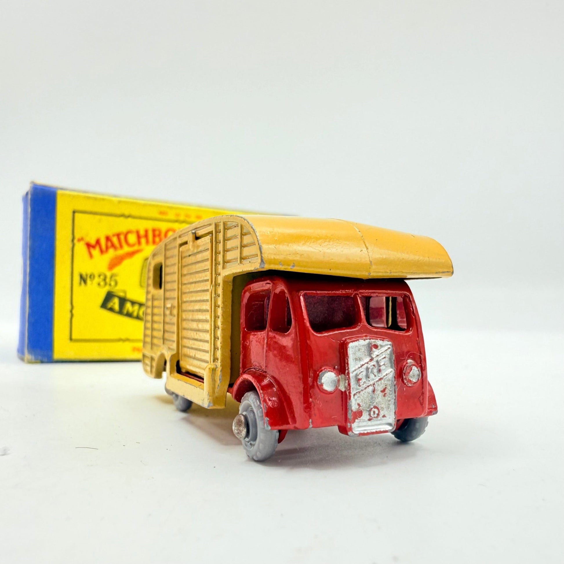Matchbox Lesney 35a ERF Horsebox GPW - Magic Matchbox