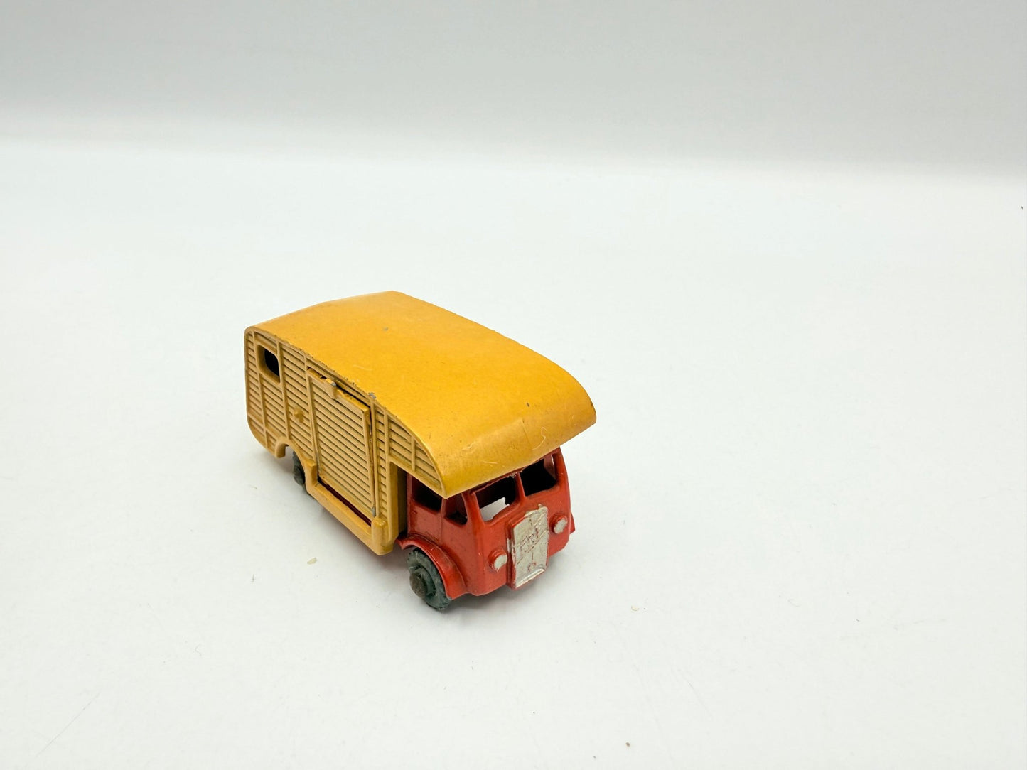 Matchbox Lesney 35a ERF Marshall Horse Box - Magic Matchbox