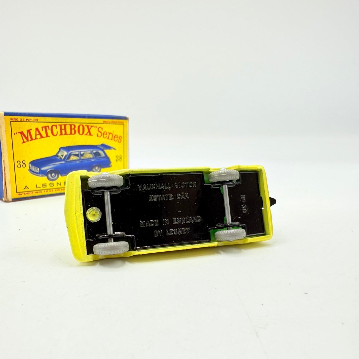 Matchbox Lesney 38b Vauxhall Victor Estate 36 Tread GPW - Magic Matchbox