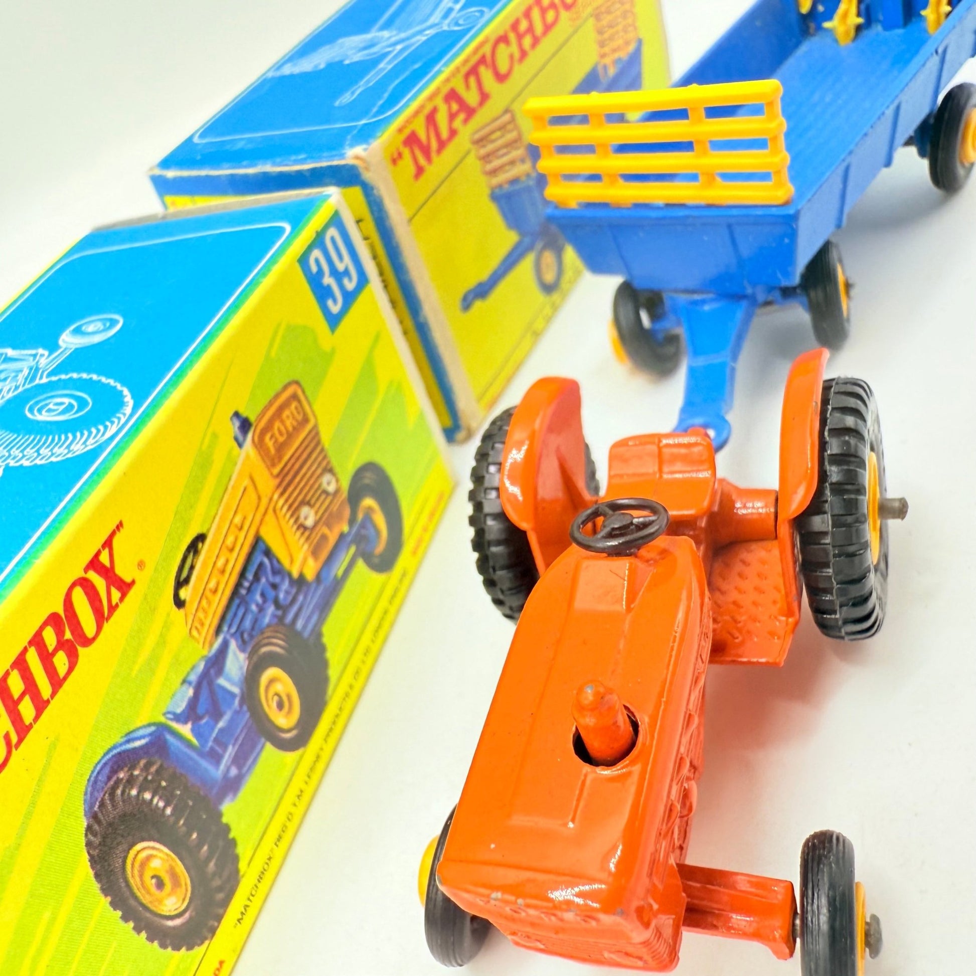 Matchbox Lesney 39c Tractor In Orange With Trailer - Magic Matchbox