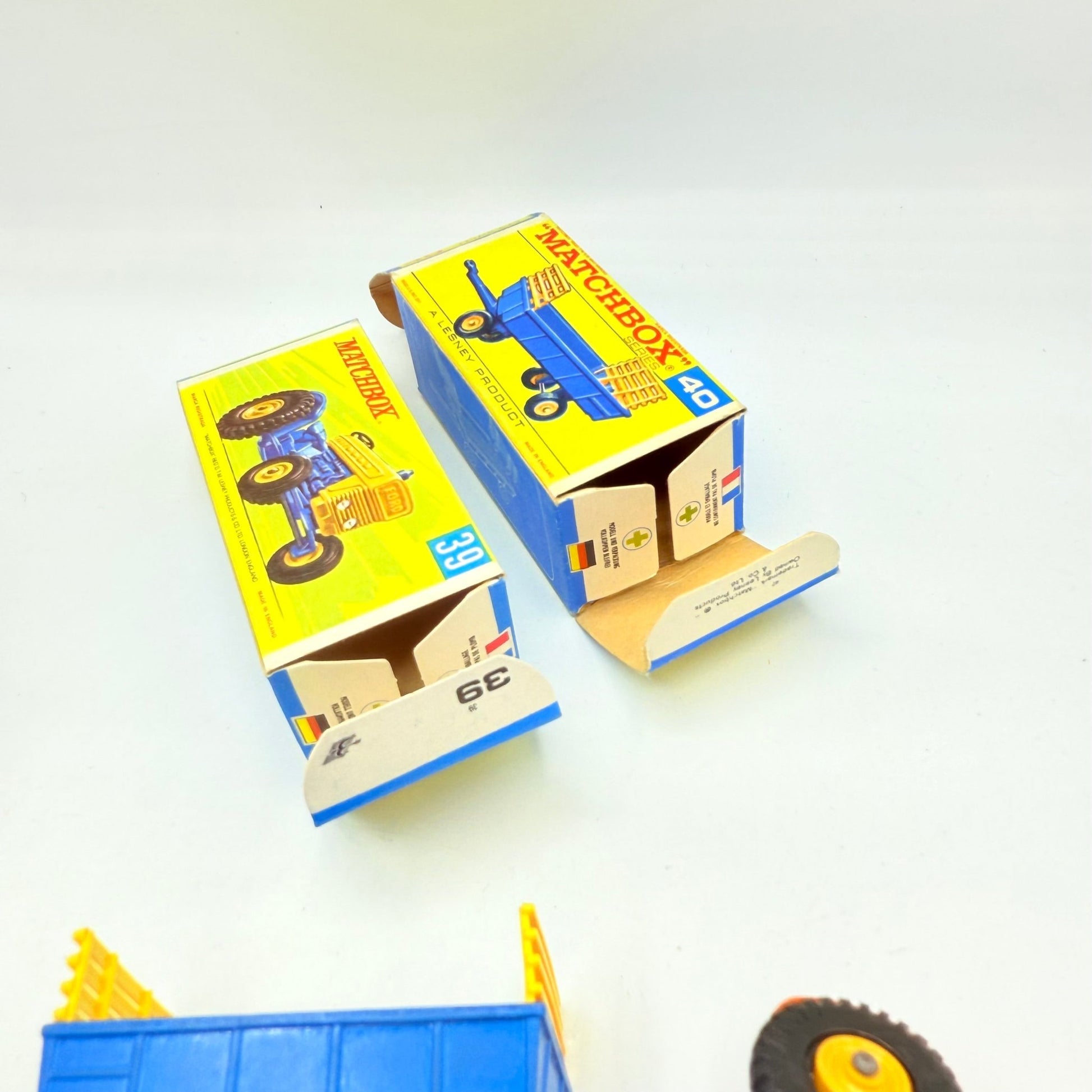 Matchbox Lesney 39c Tractor In Orange With Trailer - Magic Matchbox