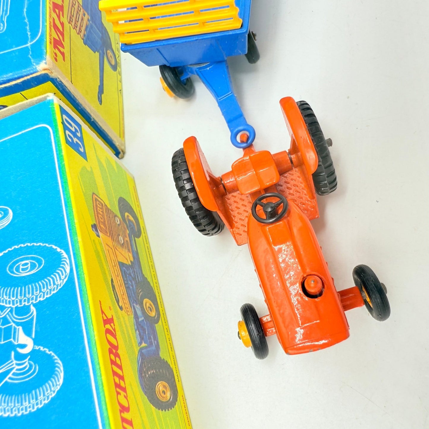 Matchbox Lesney 39c Tractor In Orange With Trailer - Magic Matchbox