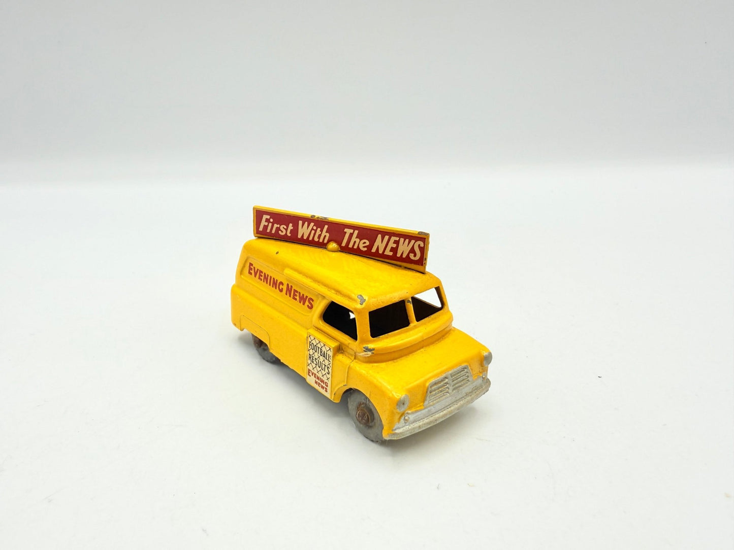 Matchbox Lesney 42a Bedford Evening News Van MW - Magic Matchbox