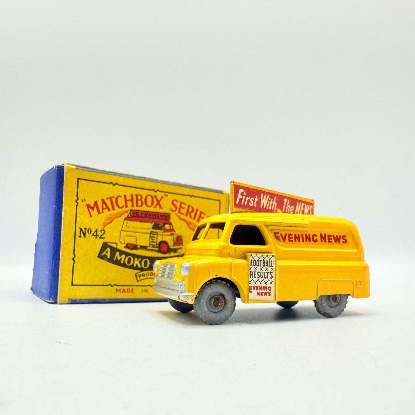 Matchbox Lesney 42a Bedford Evening News Van MW - Magic Matchbox
