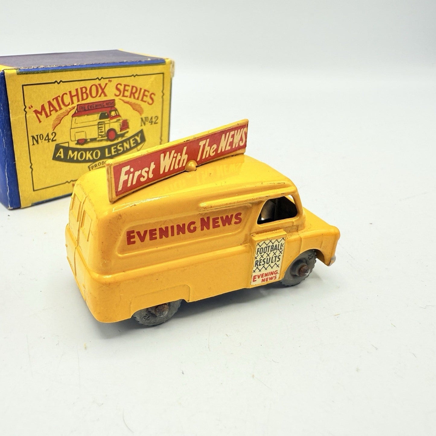 Matchbox Lesney 42a Bedford Evening News Van - MW - Original Box - Magic Matchbox