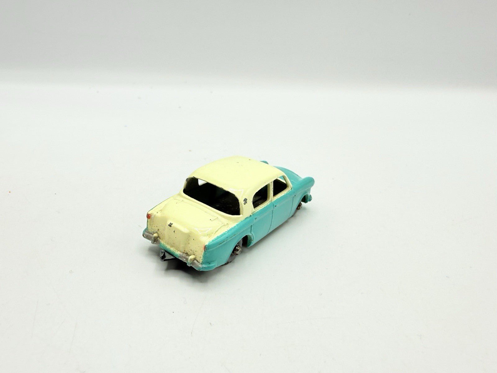 Matchbox Lesney 43a Hillman Minx Turquoise Lower Half GPW VG Unboxed Model - Magic Matchbox