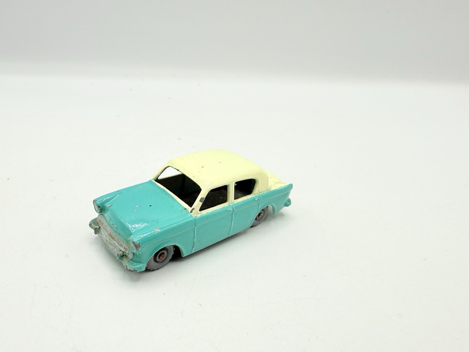 Matchbox Lesney 43a Hillman Minx Turquoise Lower Half GPW VG Unboxed Model - Magic Matchbox
