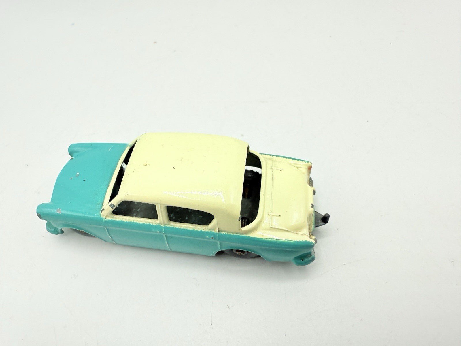 Matchbox Lesney 43a Hillman Minx Turquoise Lower Half GPW VG Unboxed Model - Magic Matchbox