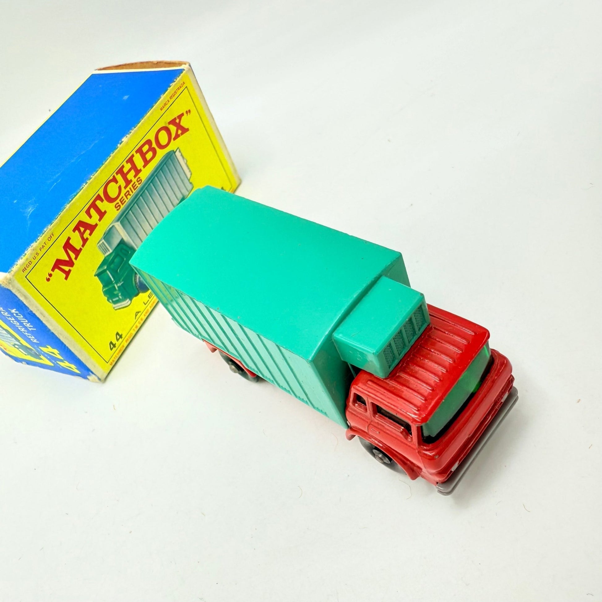 Matchbox Lesney 44c GMC Refrigerator Truck - Magic Matchbox