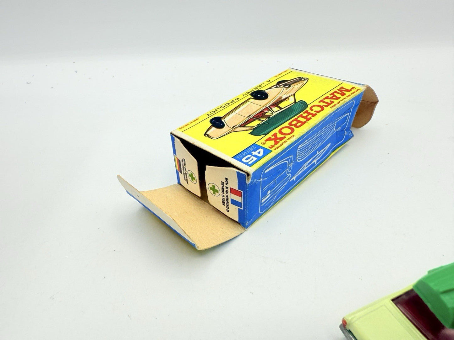 Matchbox Lesney 45b Ford Corsair & Boat - Magic Matchbox