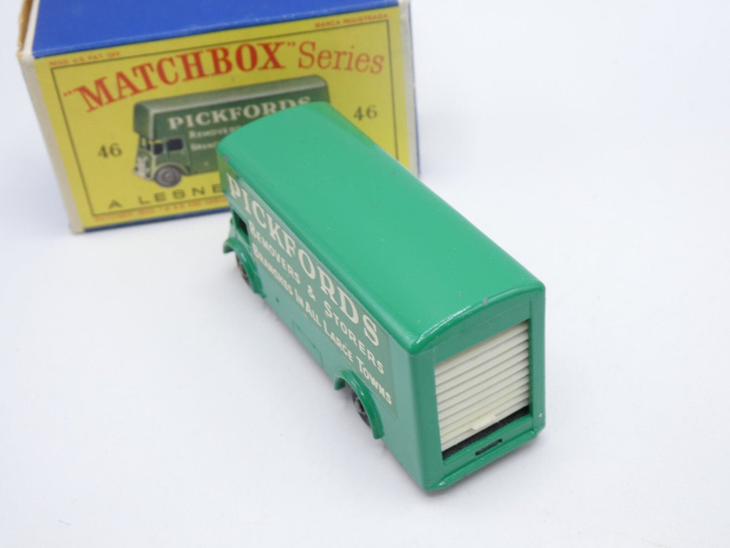 Matchbox Lesney 46b Green Pickfords Removal Truck with REAR STEP BPW - Magic Matchbox