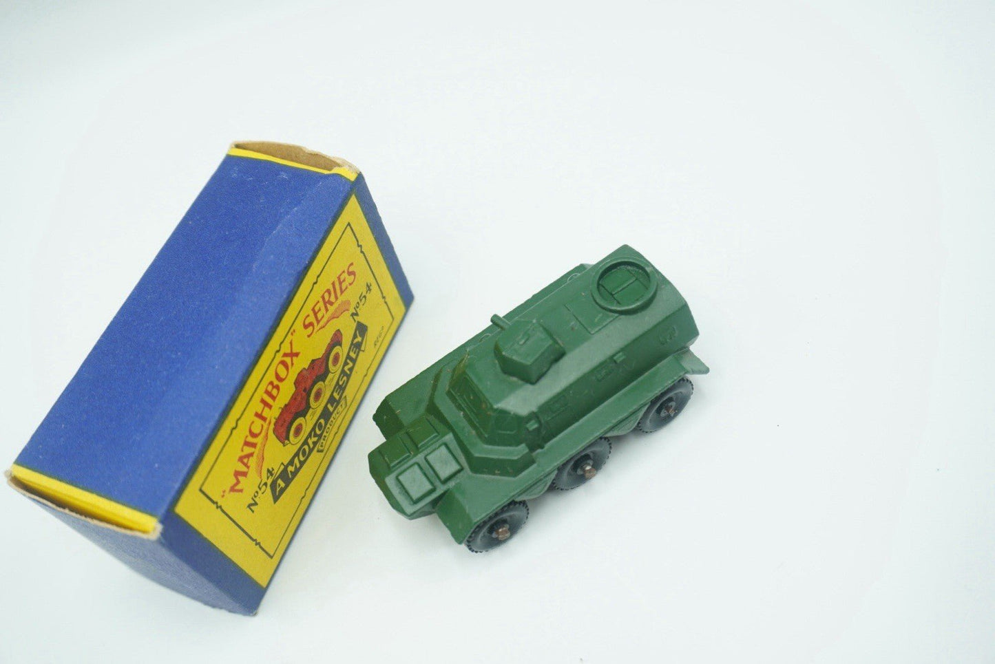Matchbox Lesney 54a Saracen Personnel Carrier - Magic Matchbox
