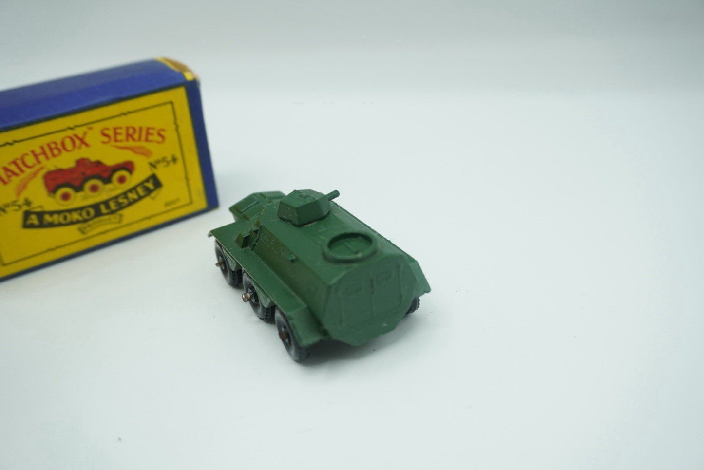 Matchbox Lesney 54a Saracen Personnel Carrier - Magic Matchbox