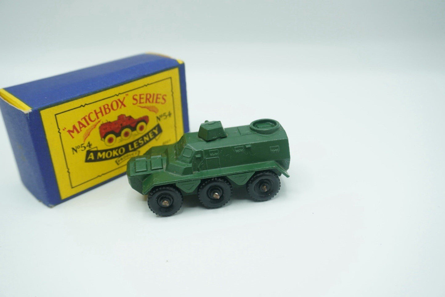 Matchbox Lesney 54a Saracen Personnel Carrier - Magic Matchbox