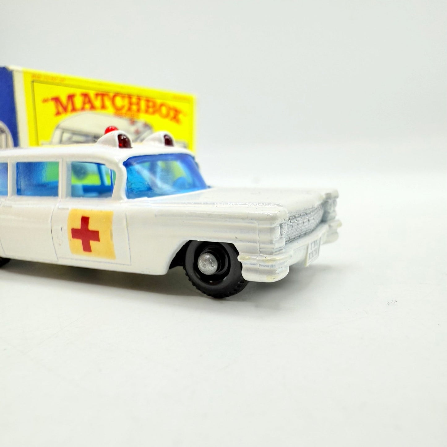 Matchbox Lesney 54b Cadillac Ambulance - Magic Matchbox