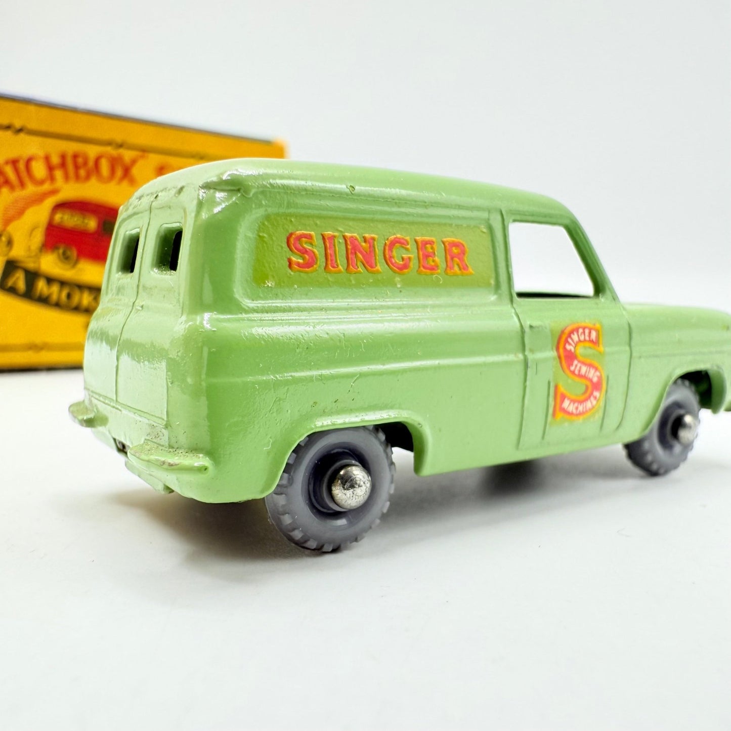 Matchbox Lesney 59a Ford Thames Singer Van GPW - Magic Matchbox