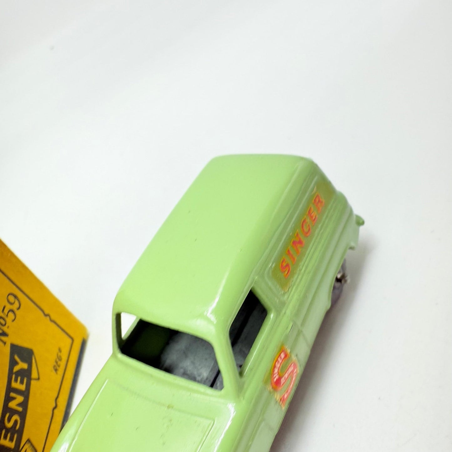 Matchbox Lesney 59a Ford Thames Singer Van GPW - Magic Matchbox