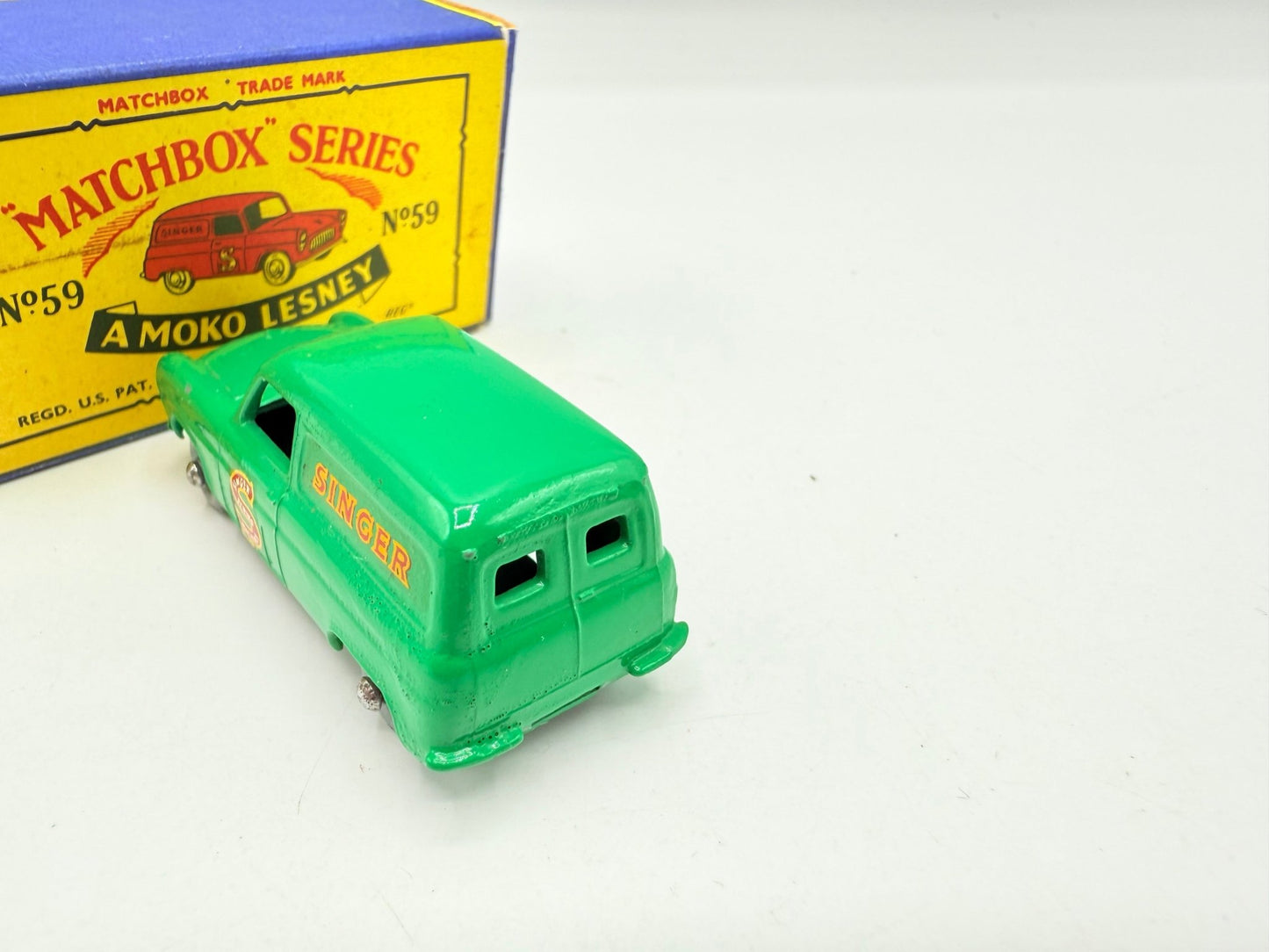Matchbox Lesney 59a Ford Thames Singer Van SPW - Magic Matchbox