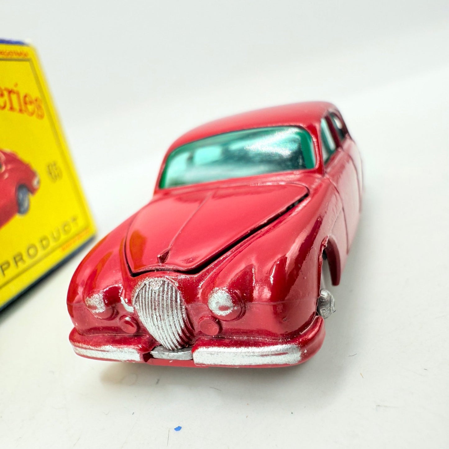 Matchbox Lesney 65b Jaguar 3.8 Litre Saloon GPW - Magic Matchbox