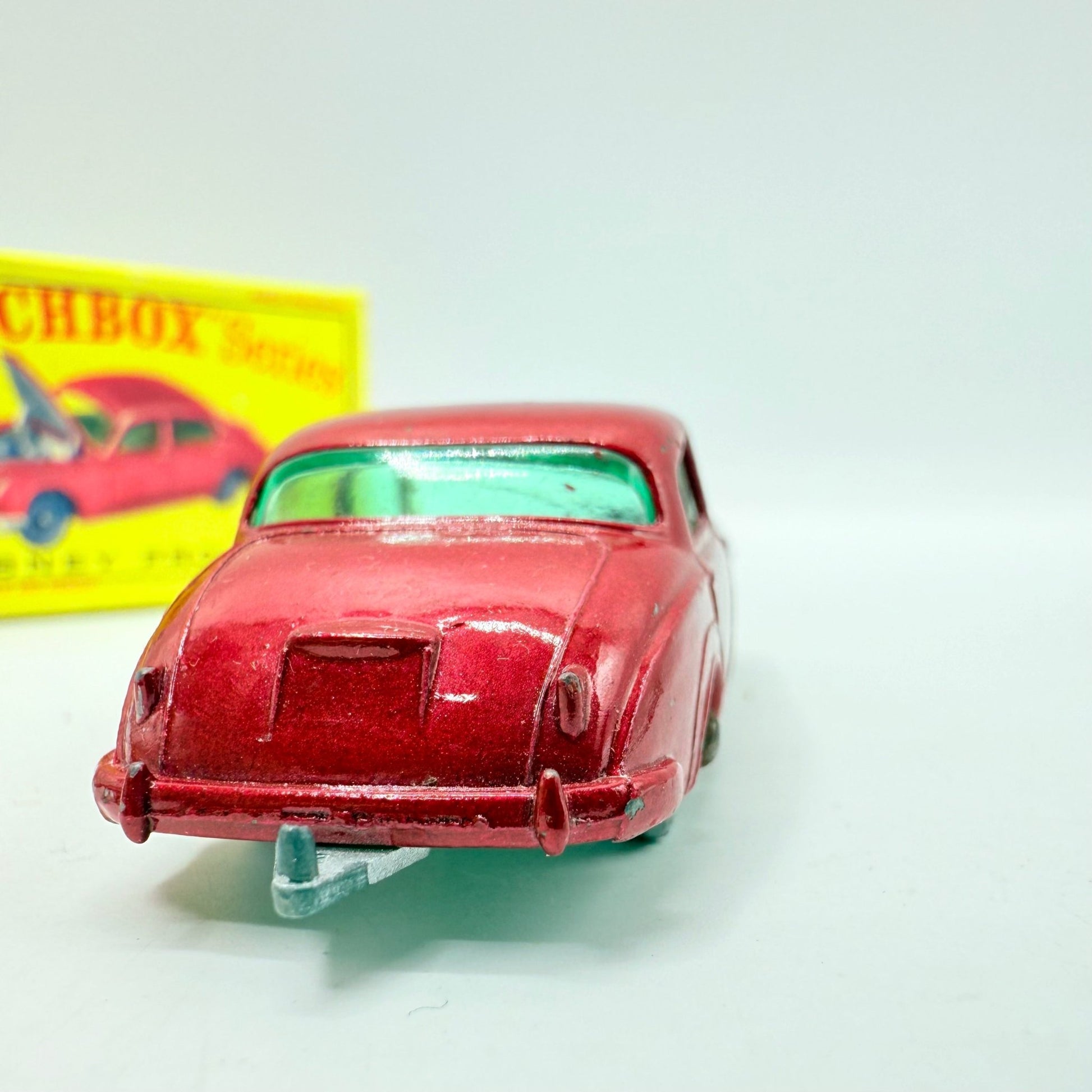 Matchbox Lesney 65b Jaguar 3.8 Litre Saloon SPW - Magic Matchbox