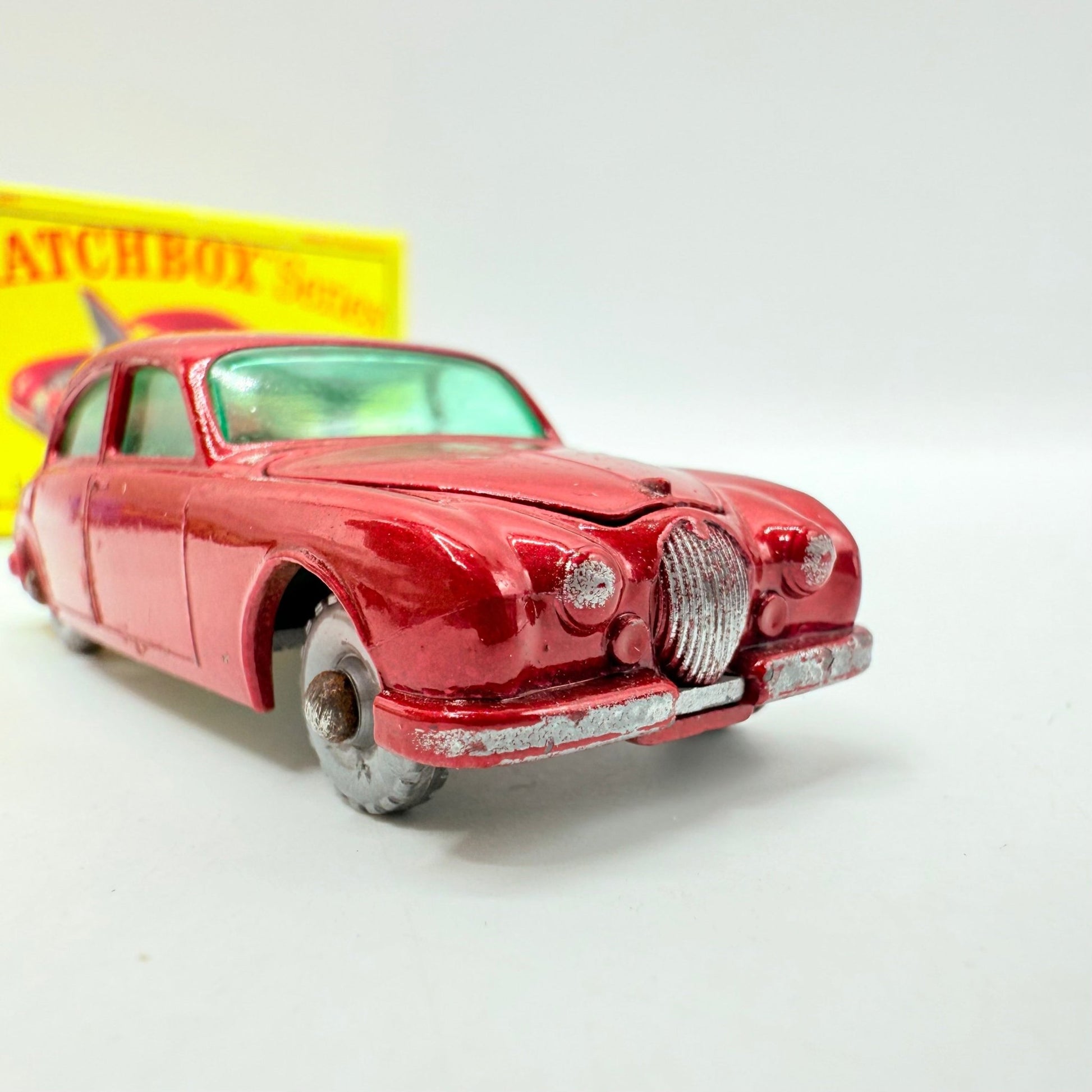 Matchbox Lesney 65b Jaguar 3.8 Litre Saloon SPW - Magic Matchbox