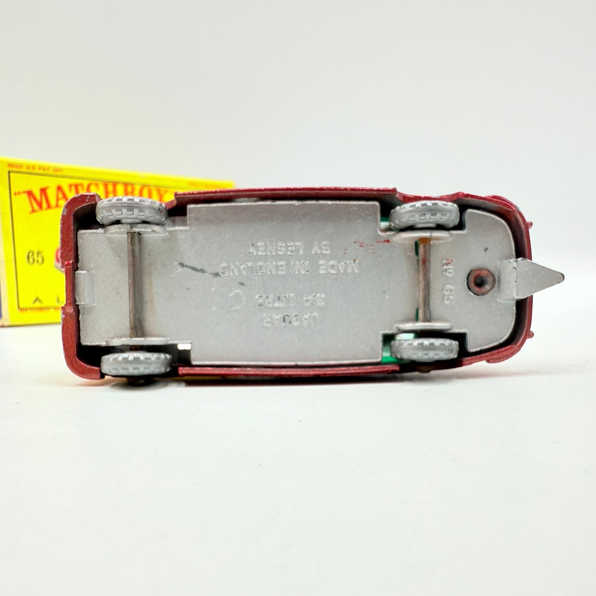 Matchbox Lesney 65b Jaguar 3.8 Litre Saloon SPW - Magic Matchbox