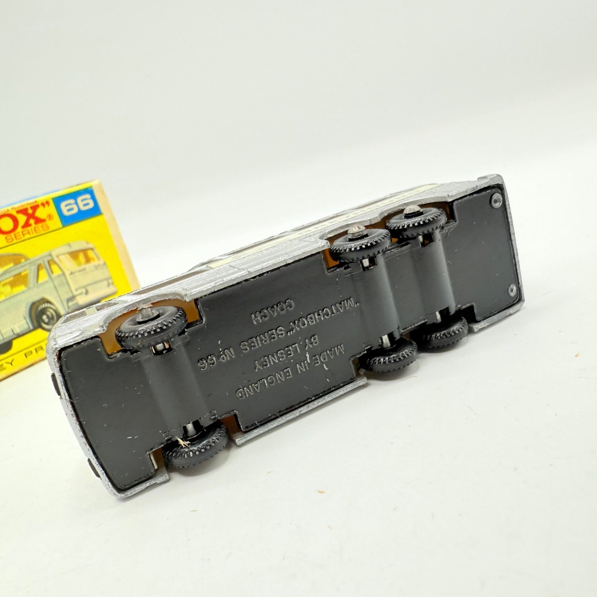 Matchbox Lesney 66c Greyhound Coach - Magic Matchbox